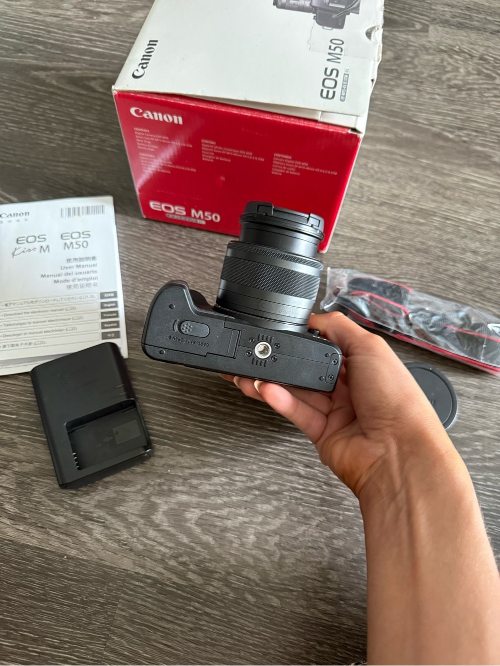 Canon EOS m50 Camera with Interchangeable Lens - Picture 4 of 16